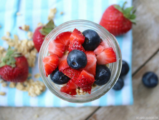 Yogurt Parfait with Strawberries and Blueberries